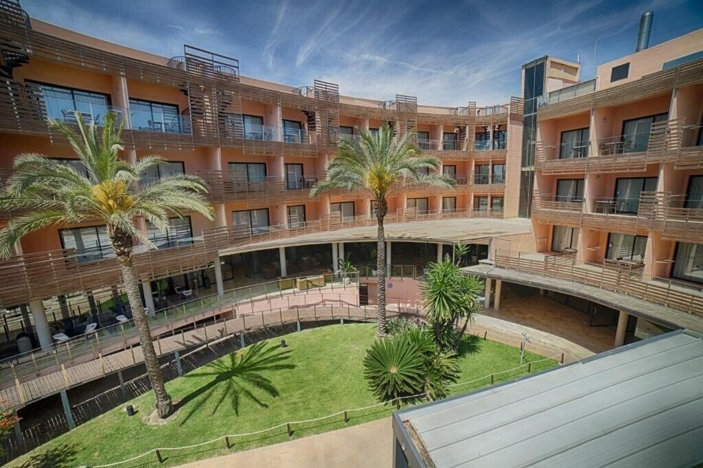 Панорама Ohtels Les Oliveres 4*