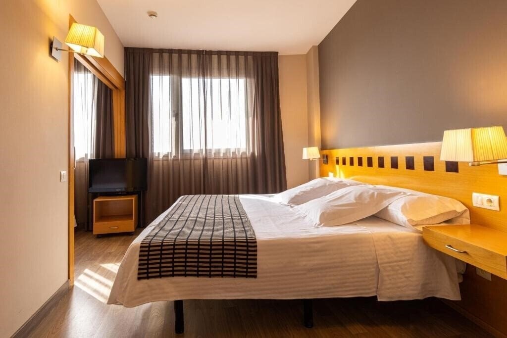 Апартаменти Mercure Atenea Aventura 4*