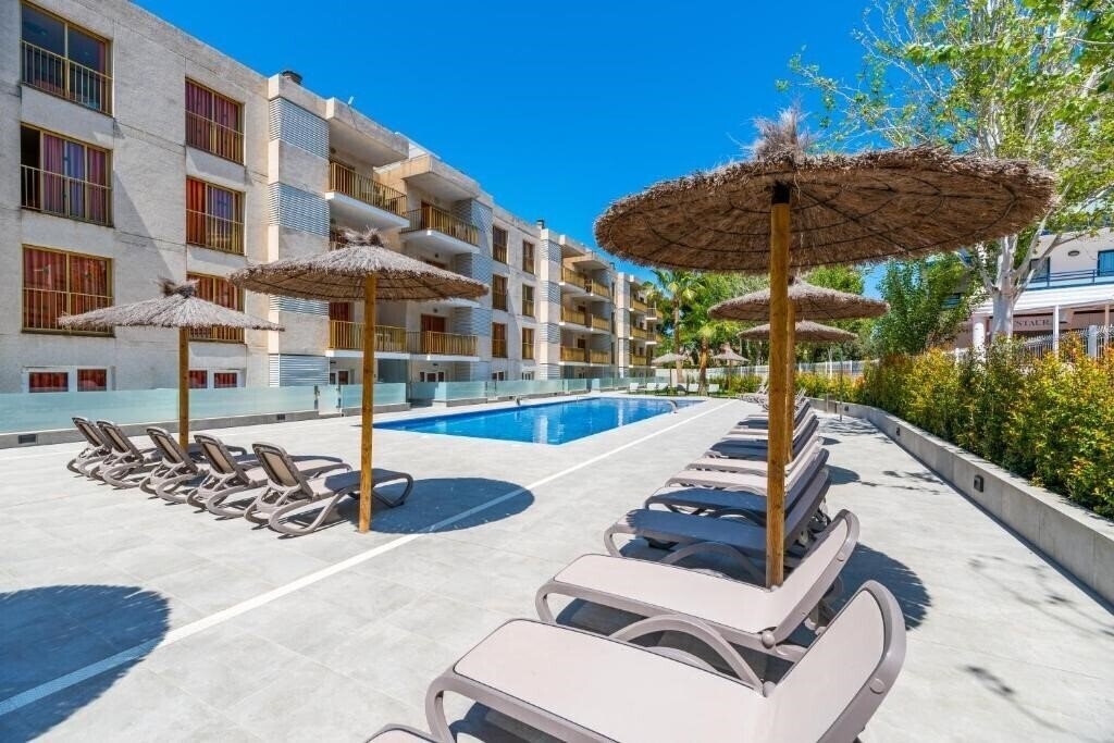 Панорама Pins Marina апартаменты