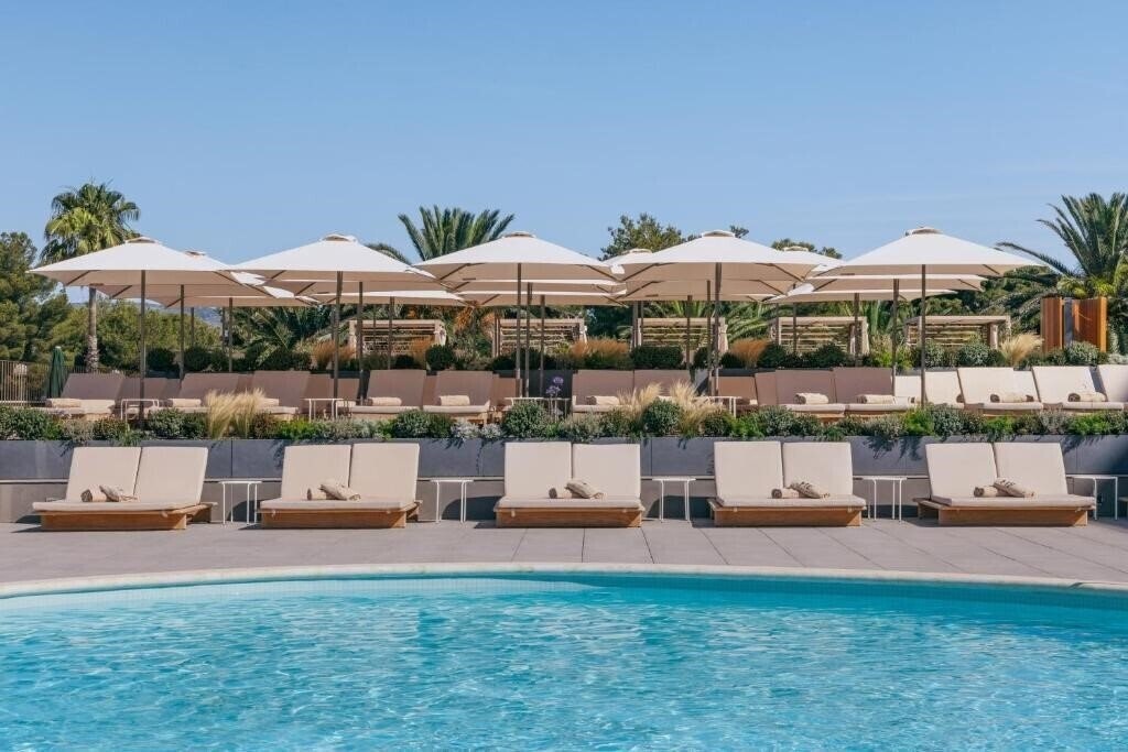 Готель Me Sitges Terramar 4*