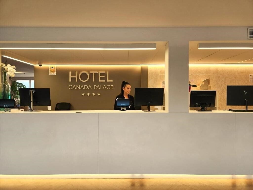 Территория Canada Palace 4*