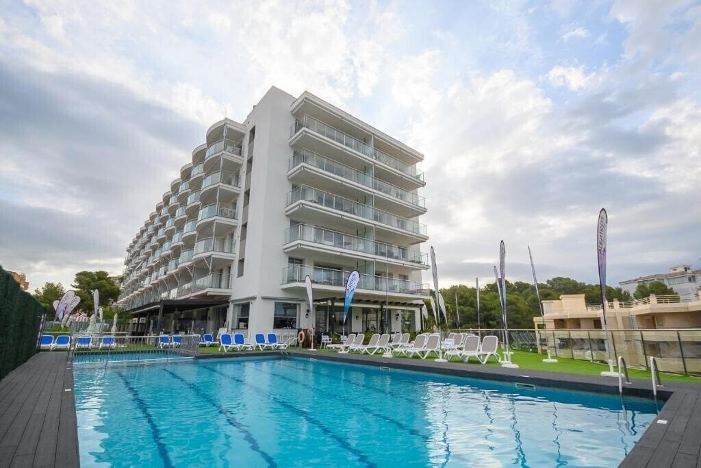 Фото Albatros Family (ex. Albatros Apartaments Salou) 3*