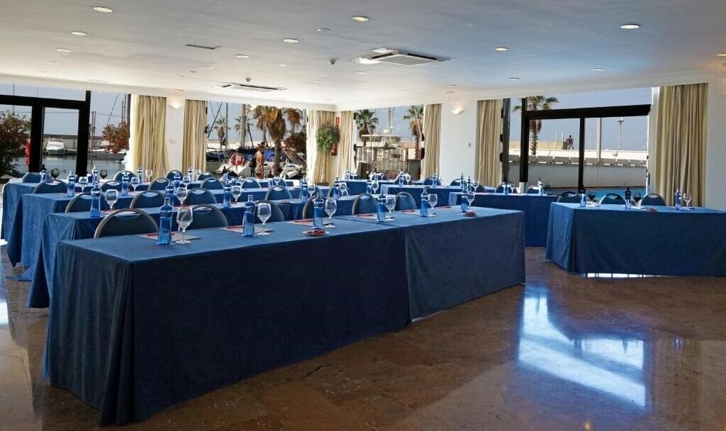 Територія Port Sitges Resort 4*