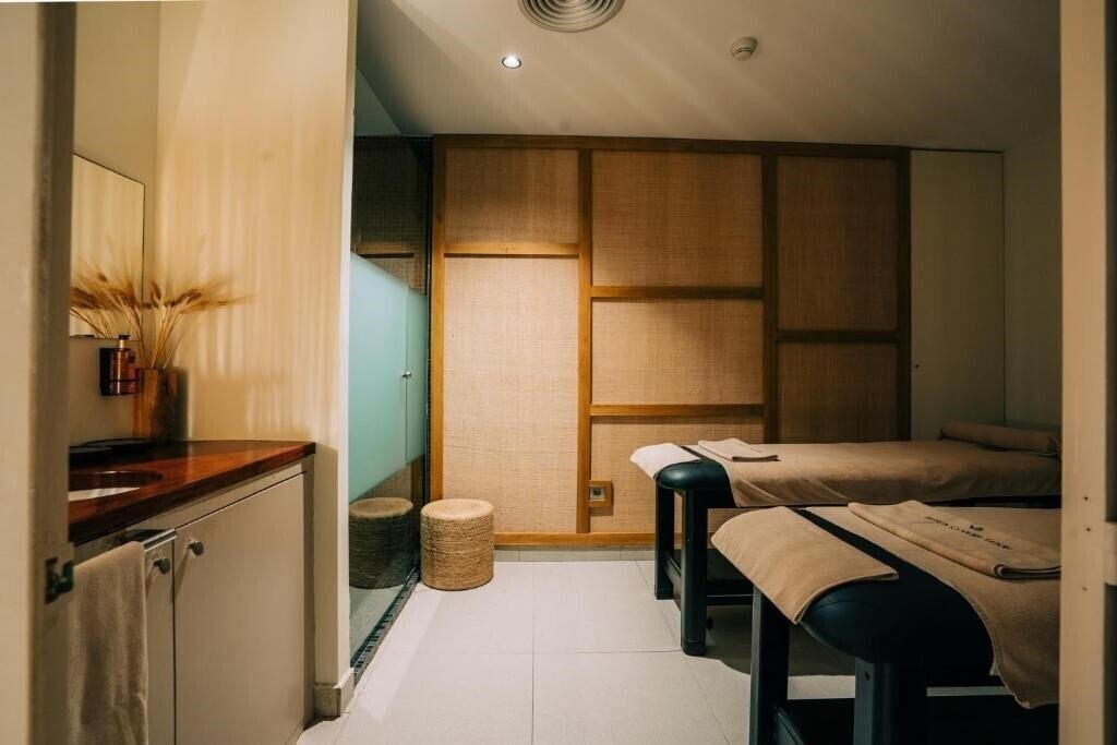 Территория Hotel Gran Claustre 4*