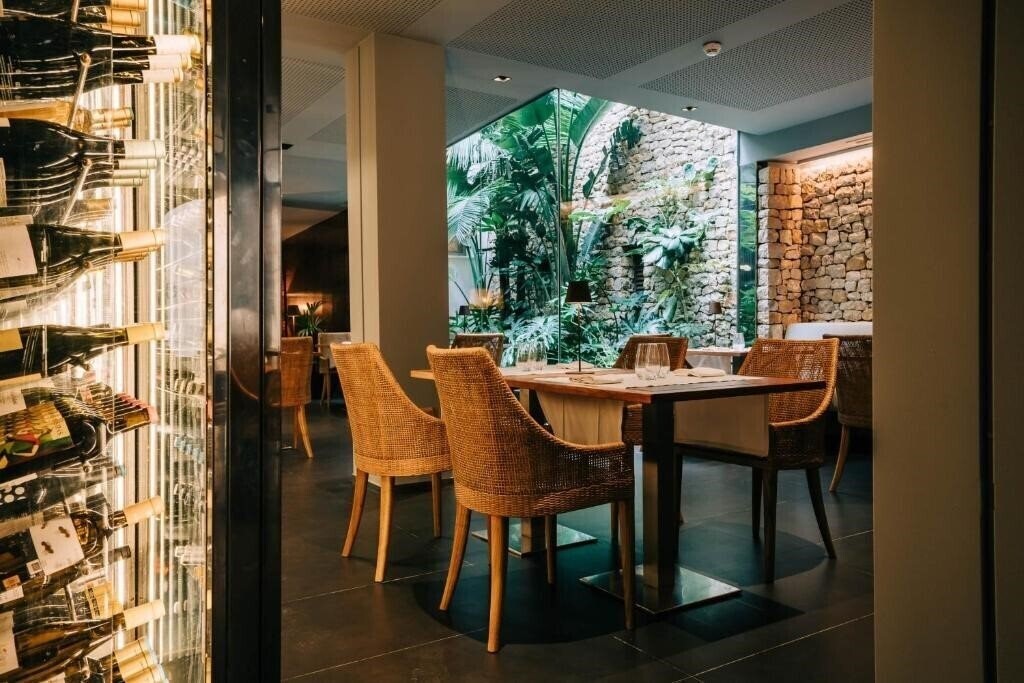 Панорама Hotel Gran Claustre 4*