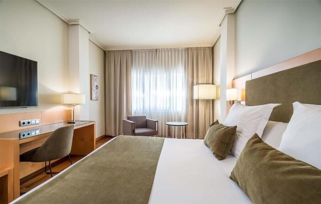 Отель Silken 7 Coronas 4*