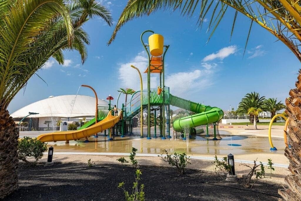 Апартаменти THB Tropical Island 4*