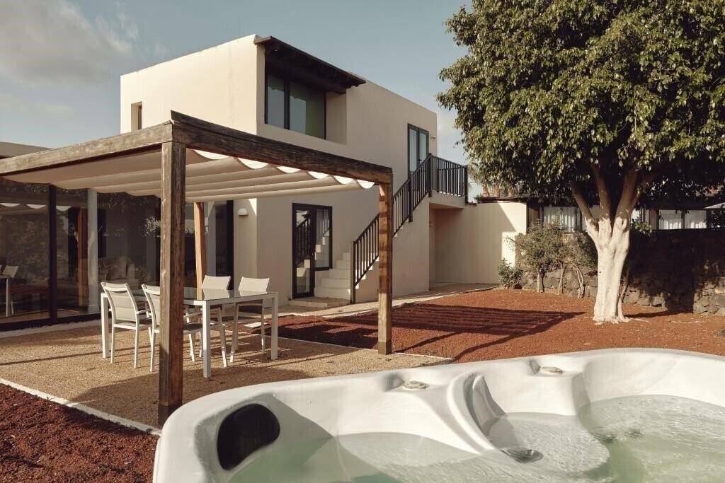 Апартаменти Alondra Villas 5*