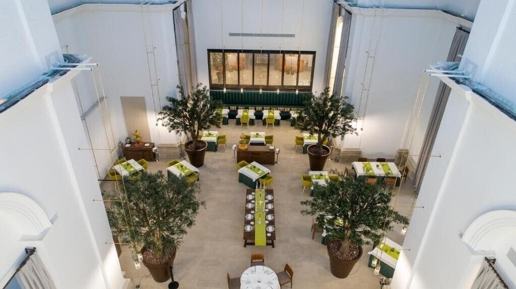 Территория Parador De Lleida 4*