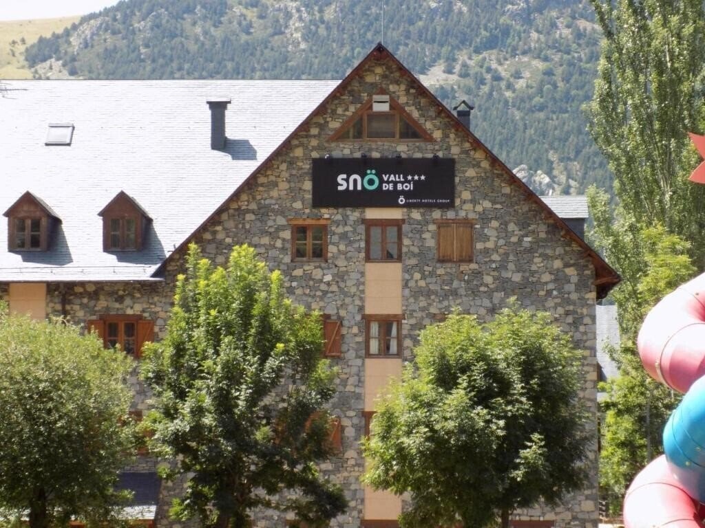 Отель Apartamentos SNO Vall De Boi 2*