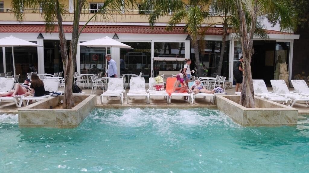 Территория La Palmera 3*