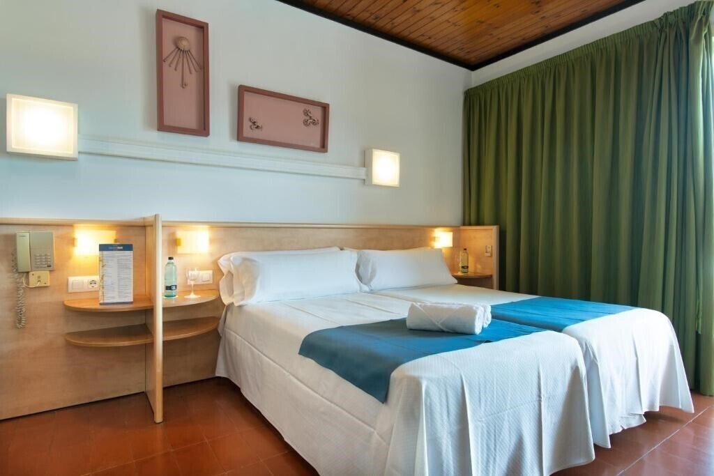 Апартаменты Xaine Park Hotel 4*