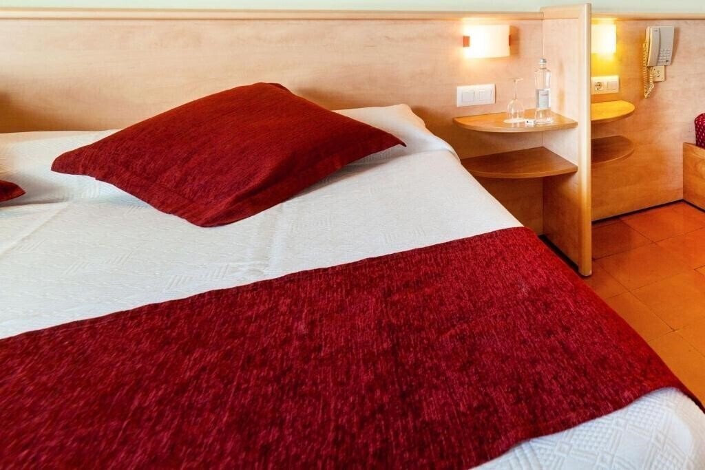 Панорама Xaine Park Hotel 4*