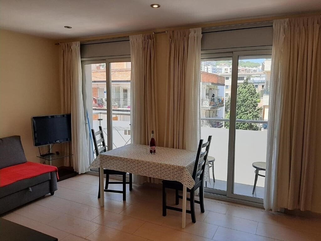 Готель Apartamentos Playas Lloret 2*