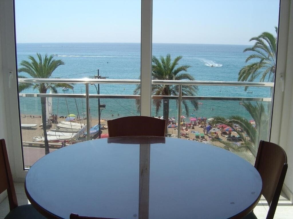 Апартаменти Apartaments Tropic 3*
