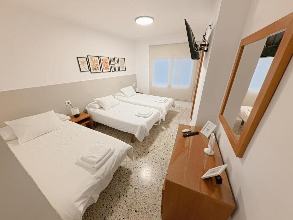 Апартаменти Hotel Y Apartamento Moli De Mar 2*