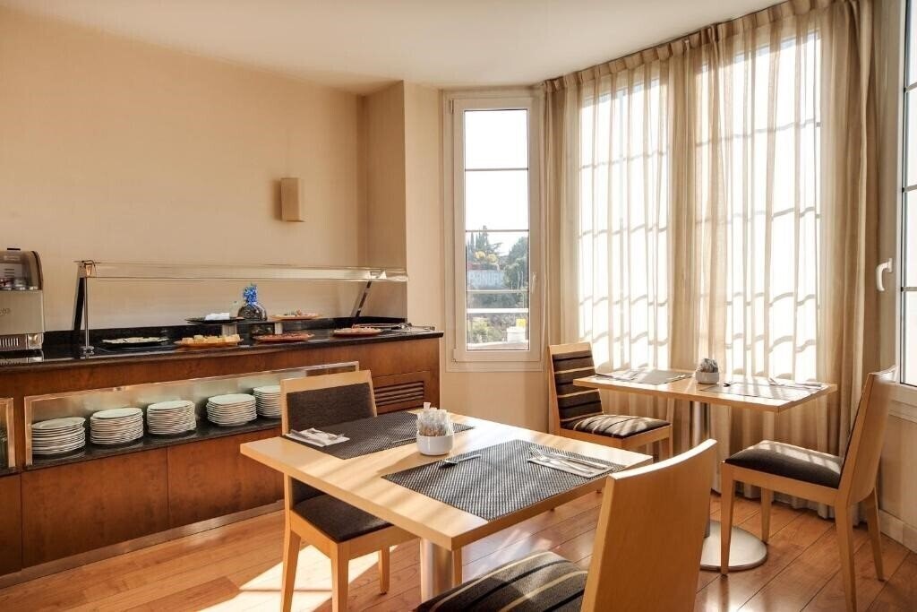 Апартаменти Eurostars Zarzuela Park 4*