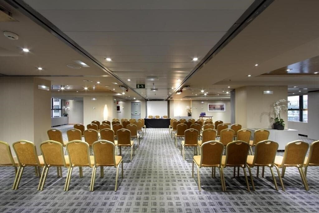 Территория Exe Plaza (ex. Exe Puerta Castilla) 4*