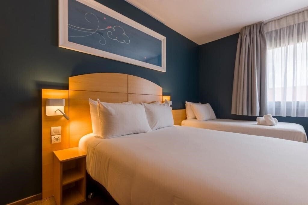 Апартаменты Travelodge Madrid Alcala De Henares (ex. Campanile Madrid Alcala De Henares) 3*