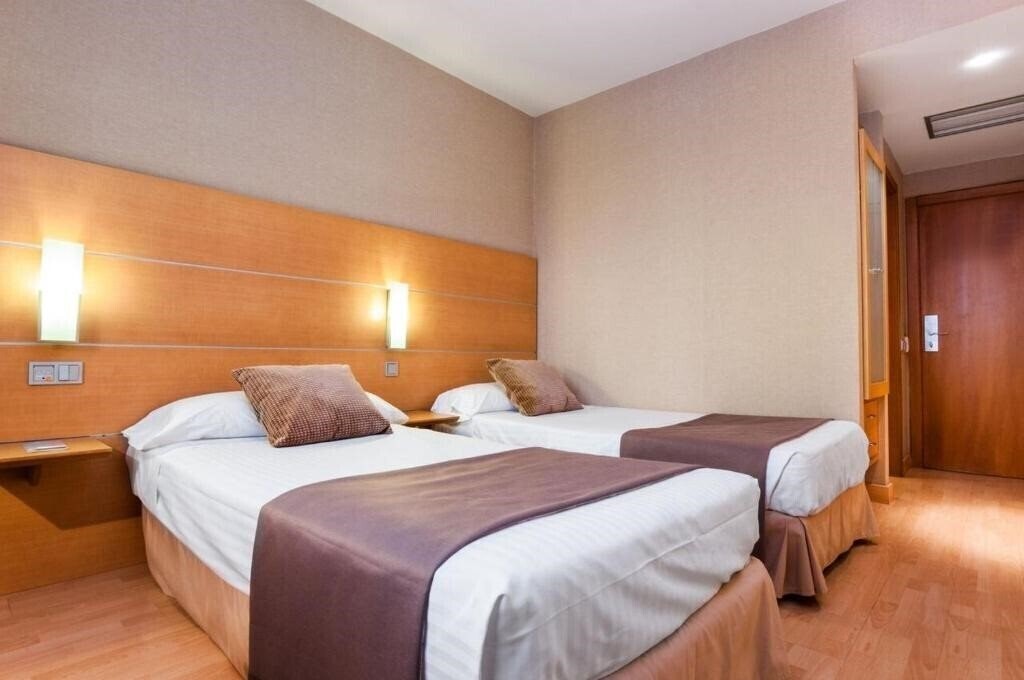 Панорама Posadas De Espana Pinto 3*