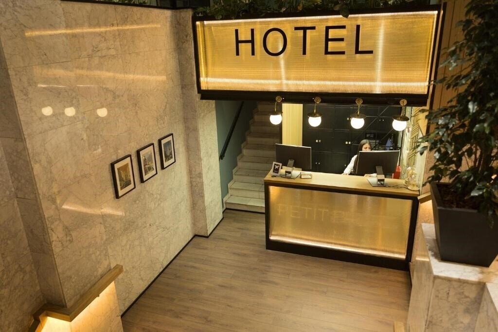 Территория Petit Palace Alcala Torre-Tower Views 4*