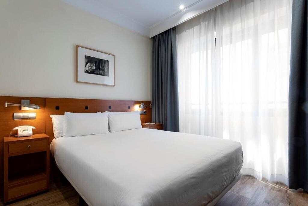 Отель Petit Palace Cliper Gran Via 3*