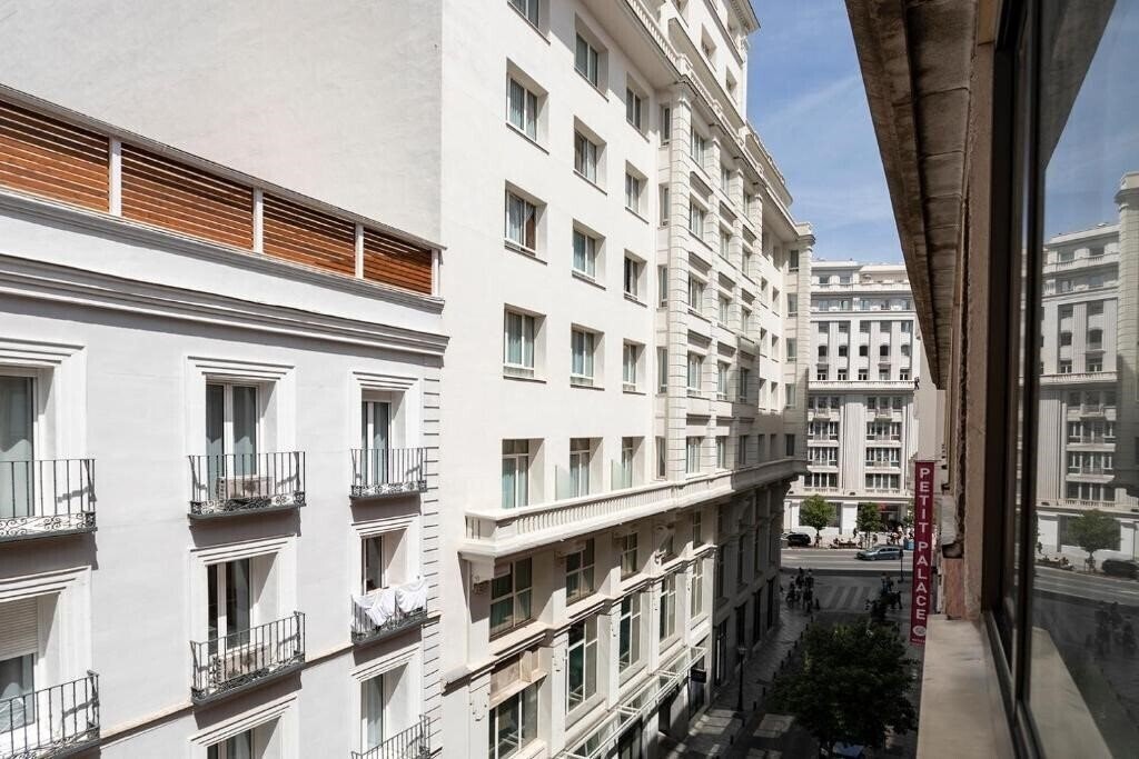 Вид Petit Palace Cliper Gran Via 3*