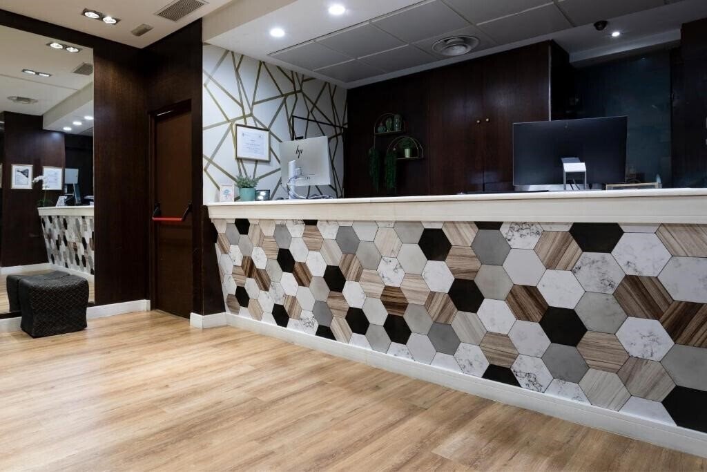 Территория Petit Palace Cliper Gran Via 3*