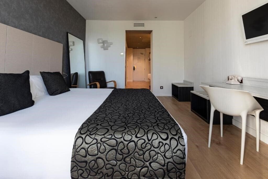 Вид Petit Palace Santa Barbara 4*