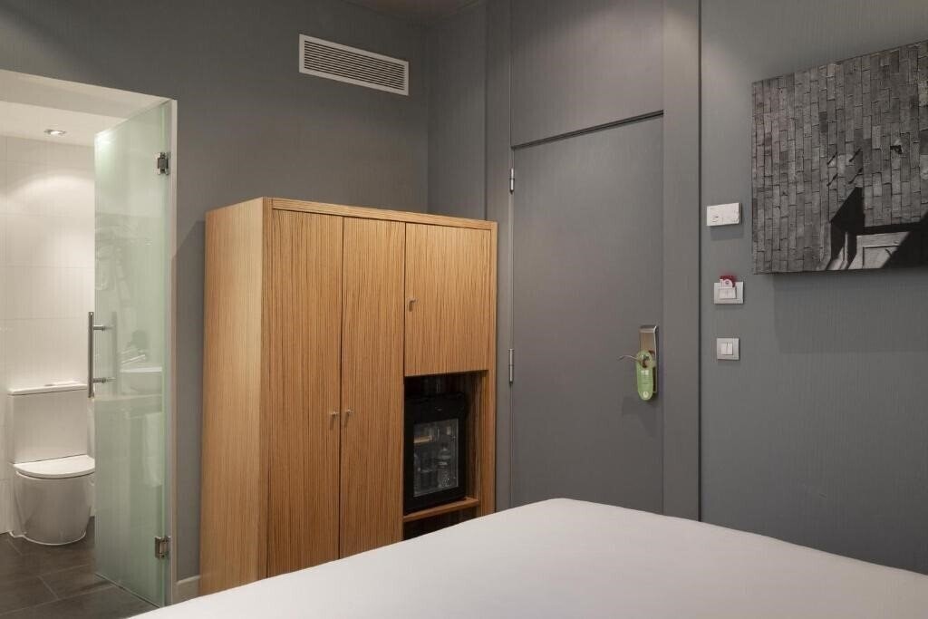 Отель Petit Palace Tres Cruces Spain 3*