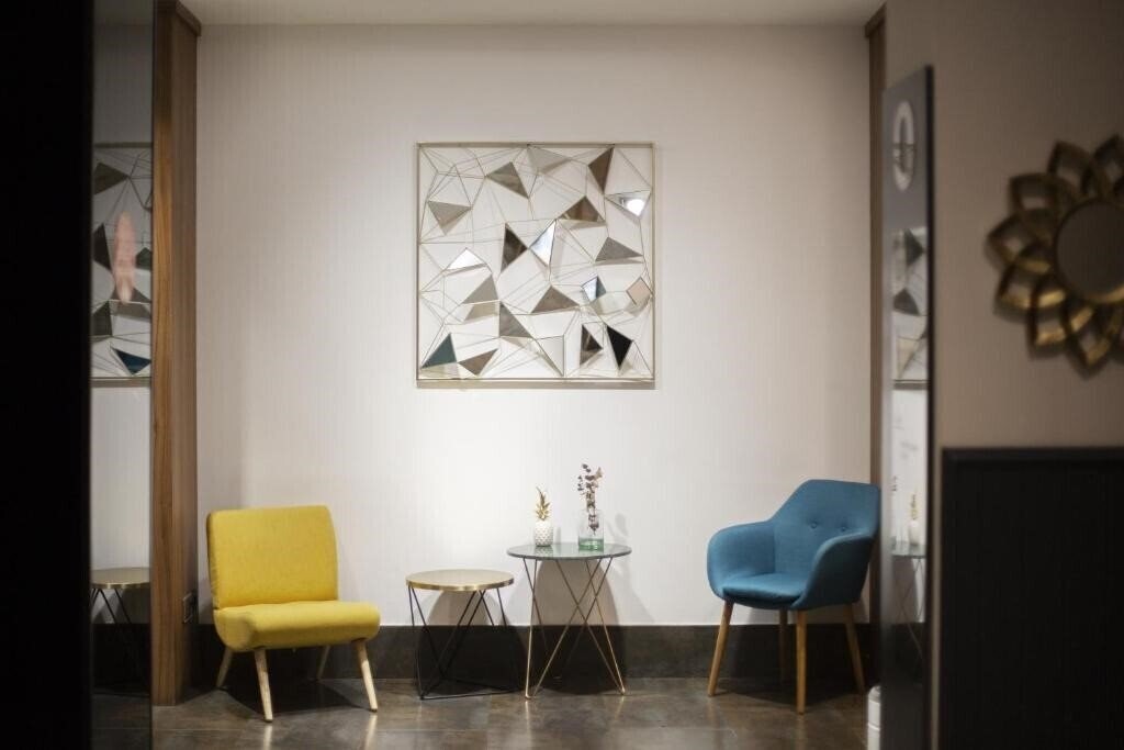 Апартаменты Petit Palace Tres Cruces Spain 3*