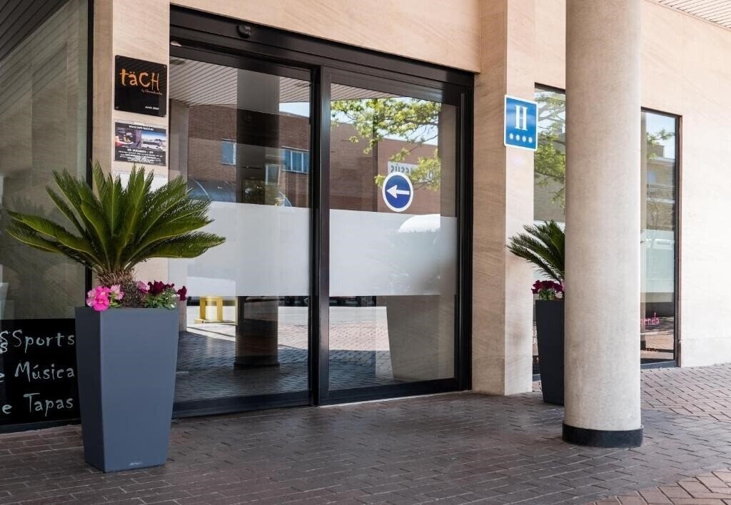 Картинка Tach Madrid Airport 4*