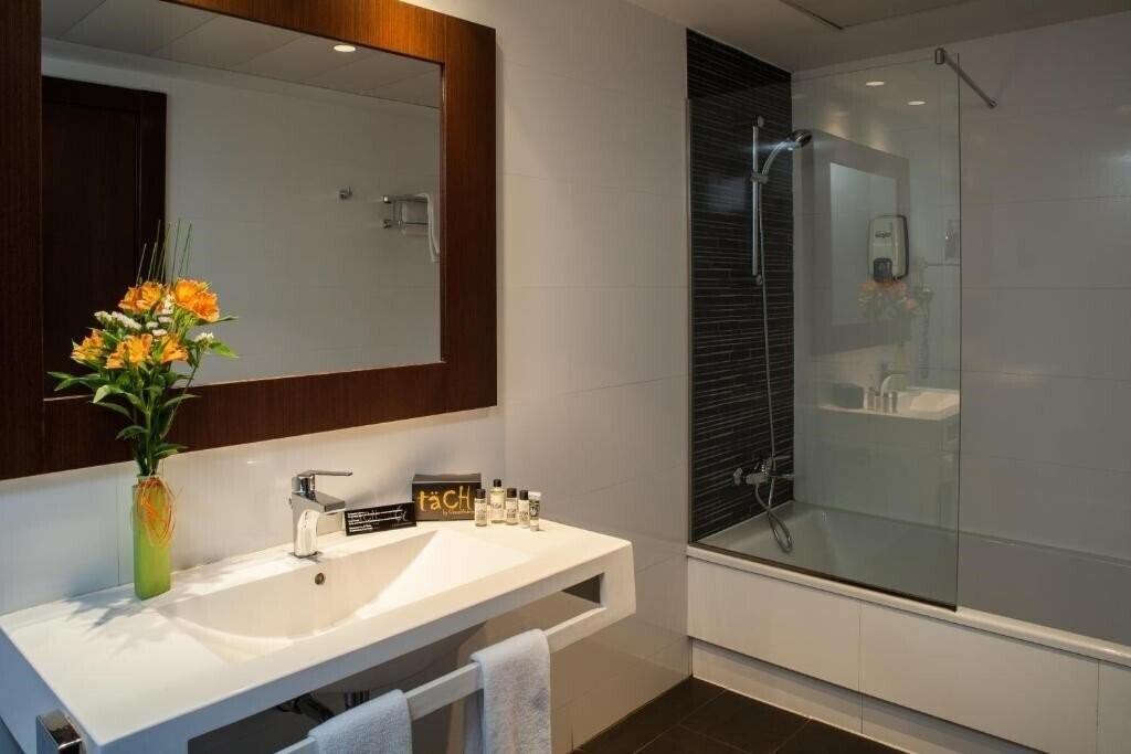 Апартаменти Tach Madrid Airport 4*