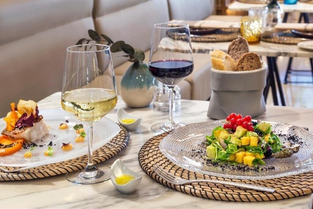 Панорама Melia Madrid Princesa 5*