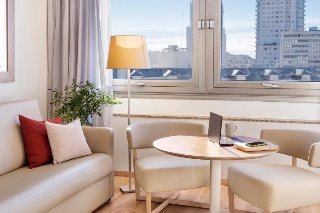 Вид Melia Madrid Princesa 5*