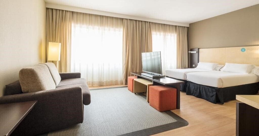 Территория Hotel Ilunion Suites Madrid 4*