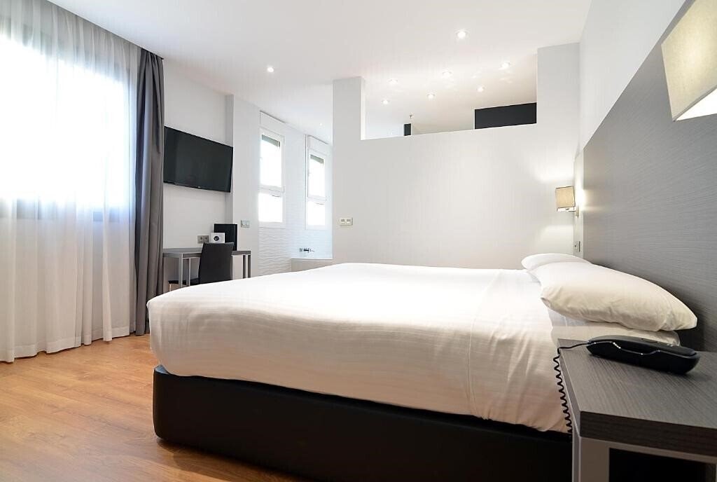 Апартаменти Hotel Uve Alcobendas (ex. Hotel Villa Alcobendas) 3*