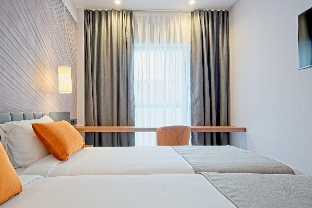 Территория Dwo Yuste Alcala 3*