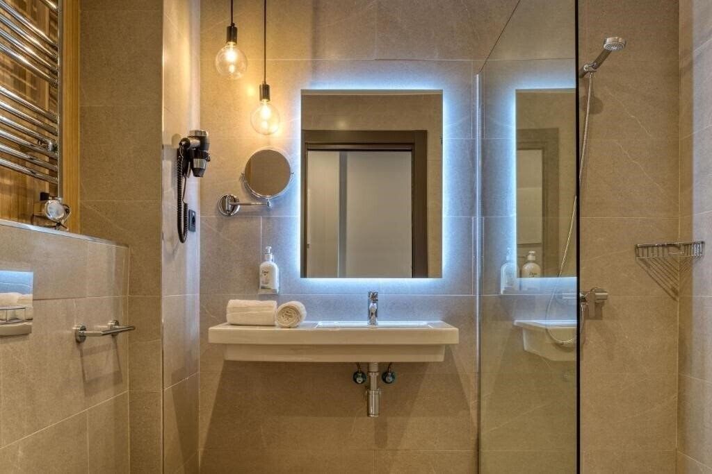 Апартаменти Dwo Colours Alcala 4*