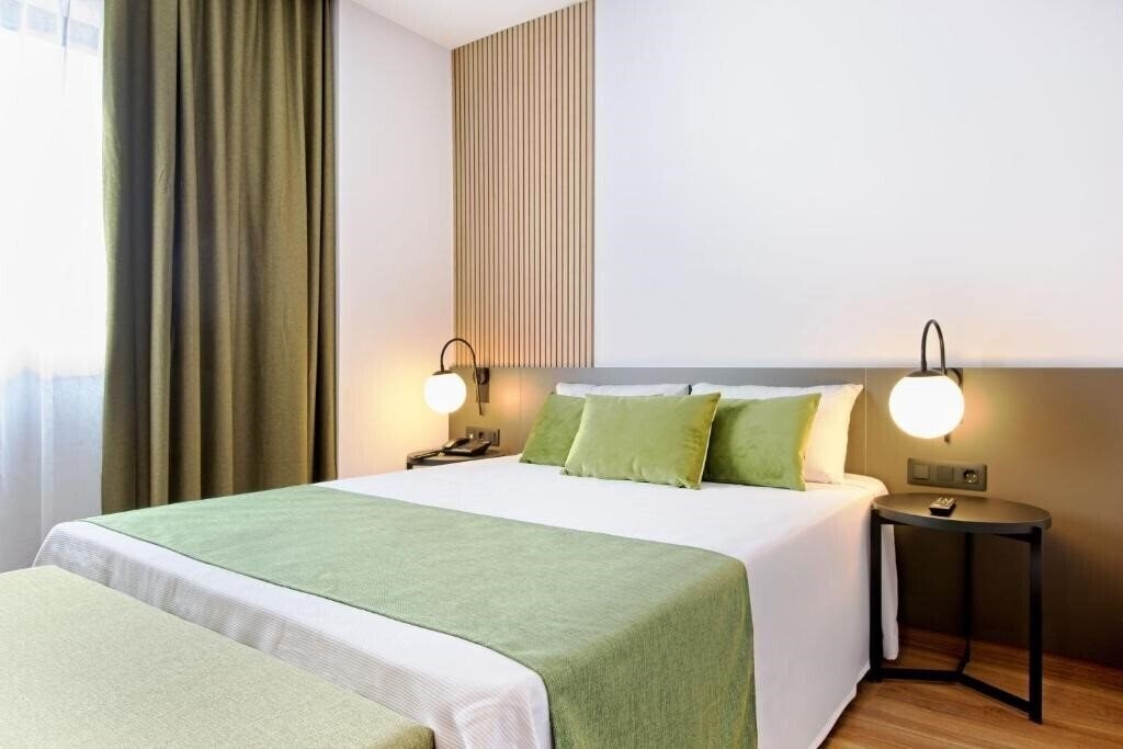 Панорама Dwo Colours Alcala 4*