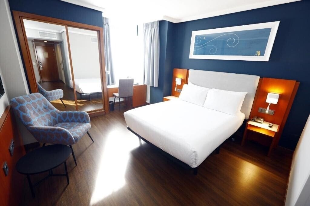 Территория Travelodge Madrid Coslada Airport 3*