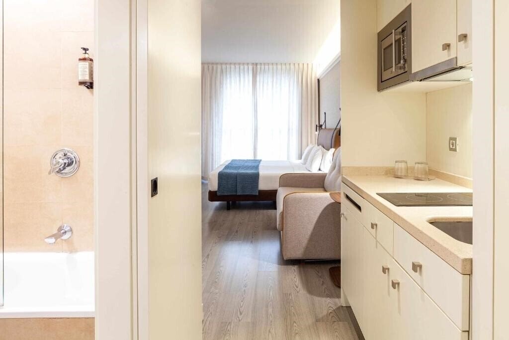 Фотографія Suites Viena Plaza de Espana 3*