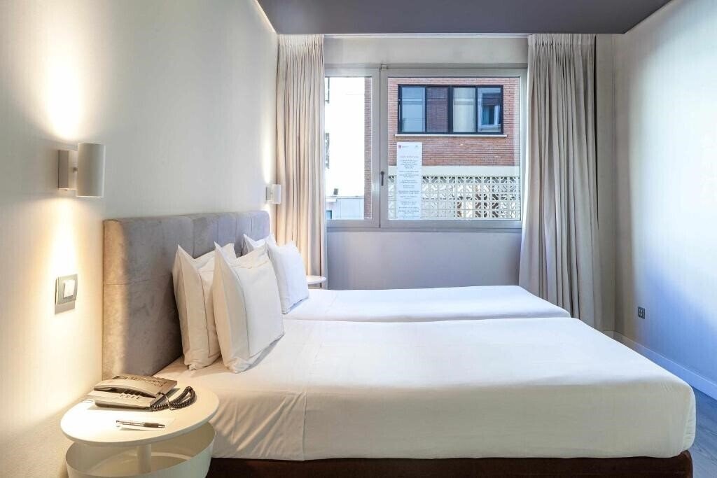 Територія Suites Viena Plaza de Espana 3*