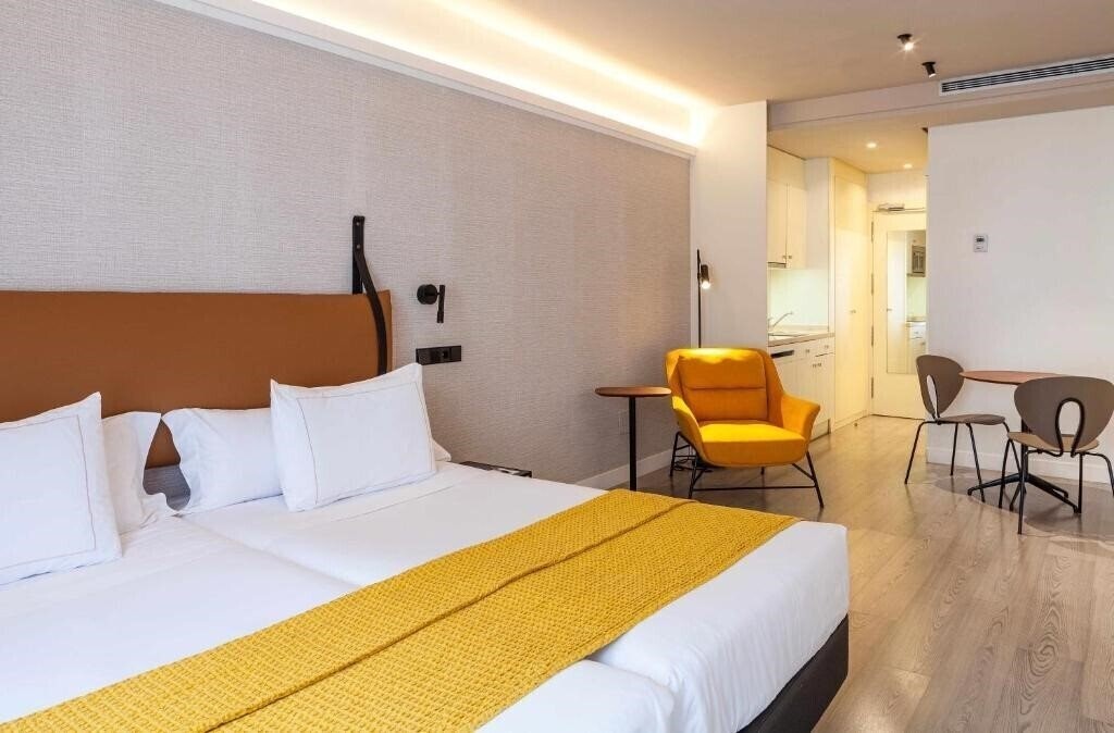Панорама Suites Viena Plaza de Espana 3*