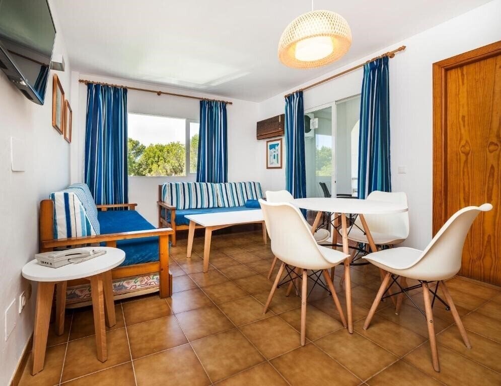 Територія Globales Apartamentos Cala Vinas 3*