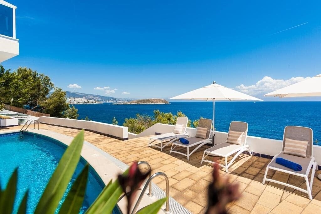 Панорама Globales Apartamentos Cala Vinas 3*