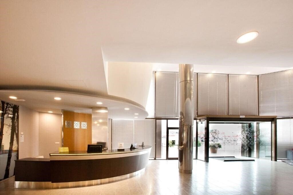 Территория Hilton Garden Inn Malaga 4*