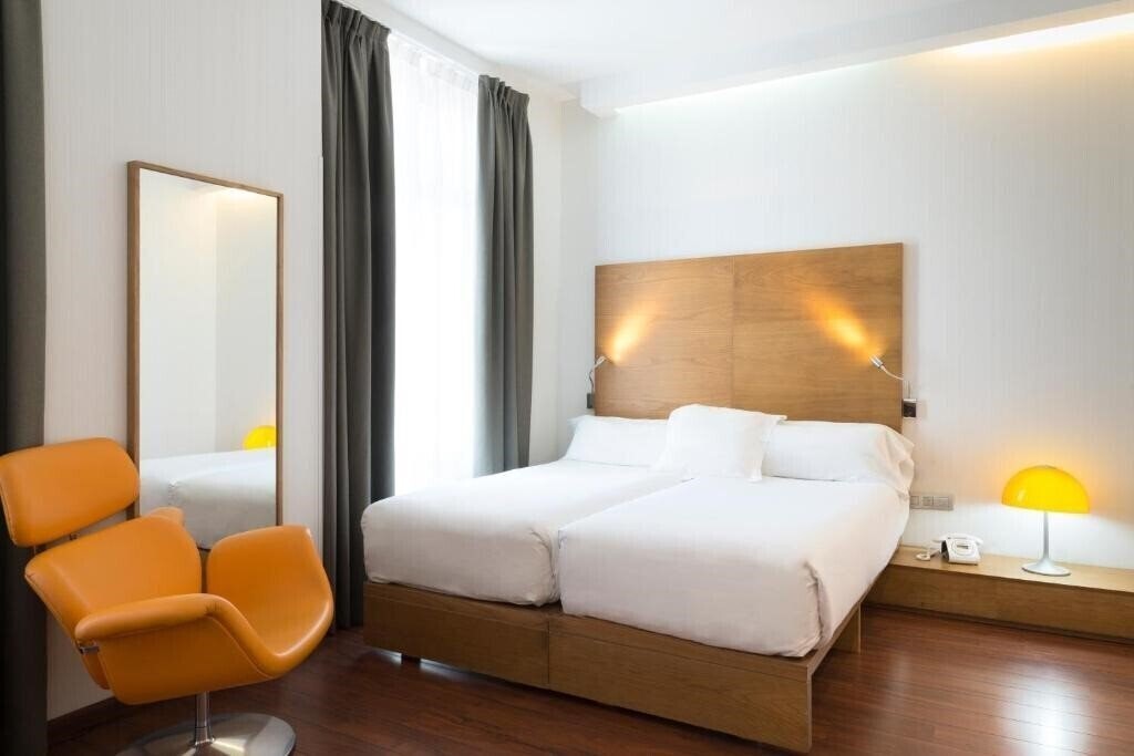 Территория Petit Palace Plaza Malaga 4*