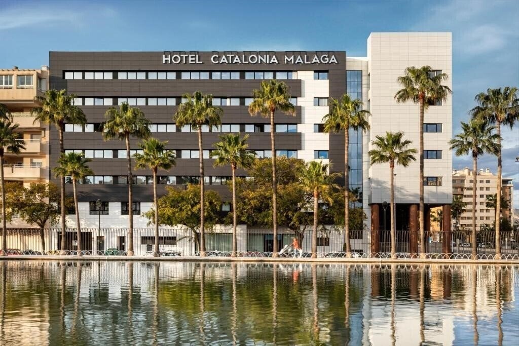 Готель Catalonia Malaga 5*