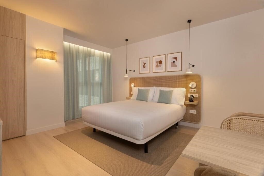 Територія Staybridge Suites Malaga 3*